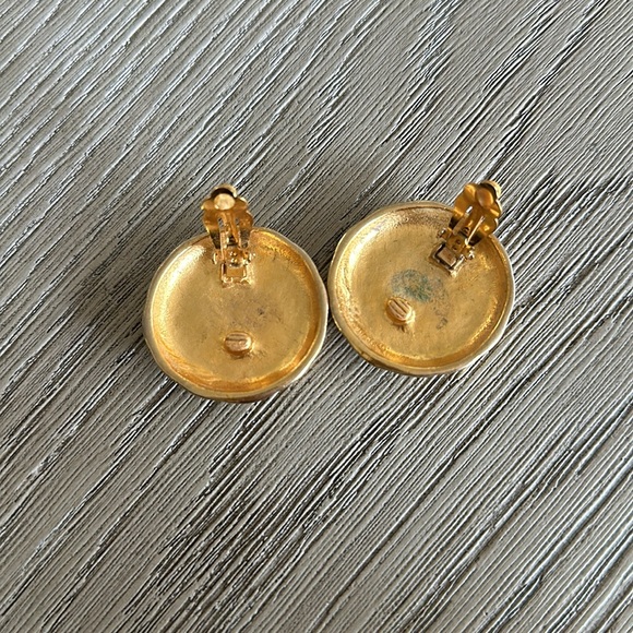 Vintage Chanel Costume Clip-On Earrings - Picture 5 of 6